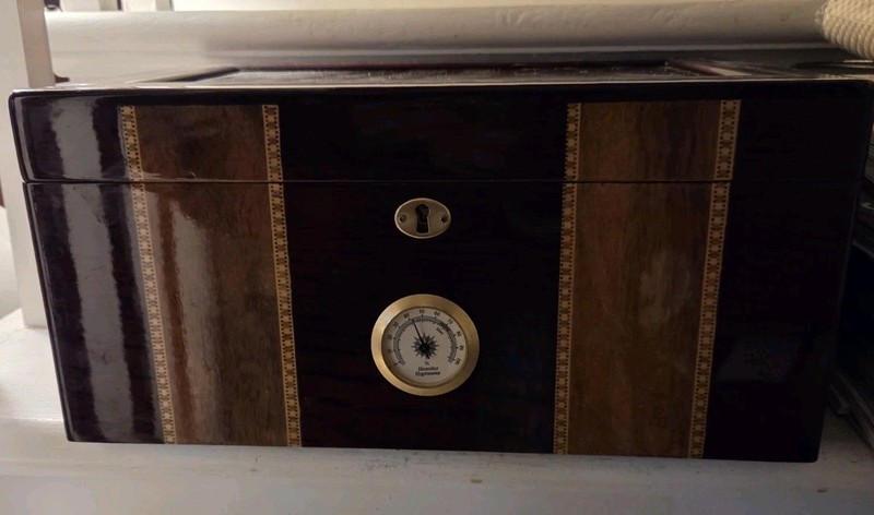 Thompson Wooden Inlay Humidor Box Glass Lid   9 1/2" x 14" x 6 1/2"