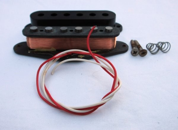 FERNANDES Fernandes Alnico single flat pole piece hanging in good condition