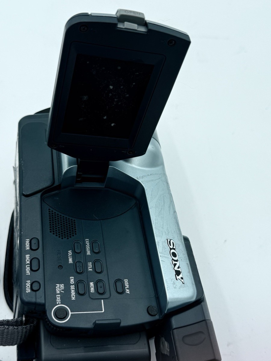 SONY Digital8 Handycam DCR-TRV225 ② Sony DCR-TRV225 Silver Digital 8 Video Camera Tape Camcorder