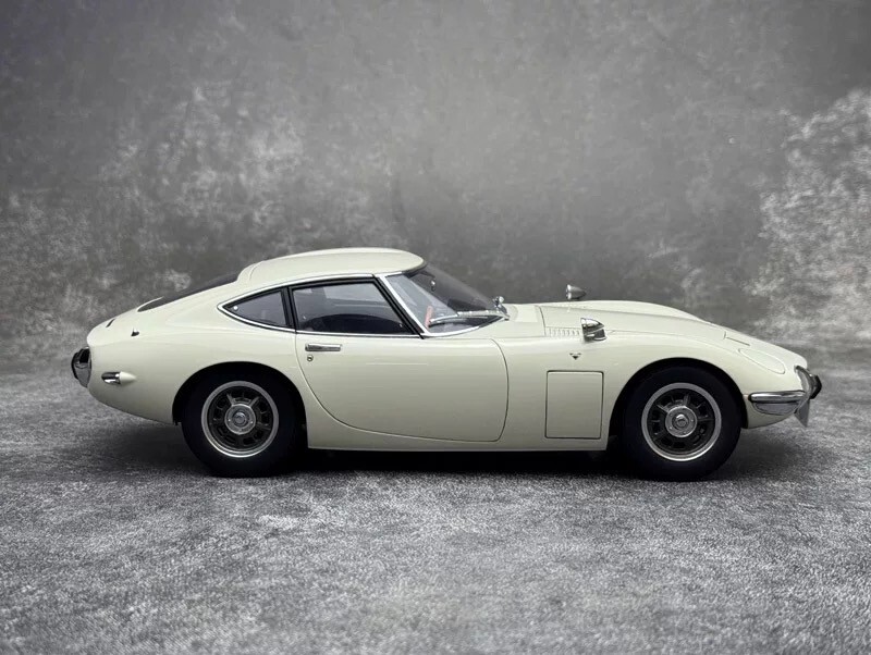AUTOart 1:18 Toyota 2000GT 1967 Pegasus White – Nummerierte Erstauflage inkl. Zertifikat & Originalbox – Bild 3