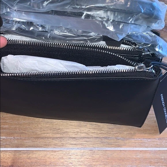 NOVO! $78 Bolsa tiracolo French Connection Reese COMPARTIMENTO TRIPLO - AZUL MARINHO ESCURO - Imagem 3 de 4
