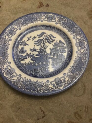 ONE WILLOW PATTERN 10 inch  PLATE  (EIT ENGLAND) ENGLISH IRON STONE TABLEWARE  - Picture 1 of 2