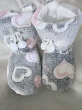 Pantuflas Botas, Con Lazo Y Patron De Corazones.