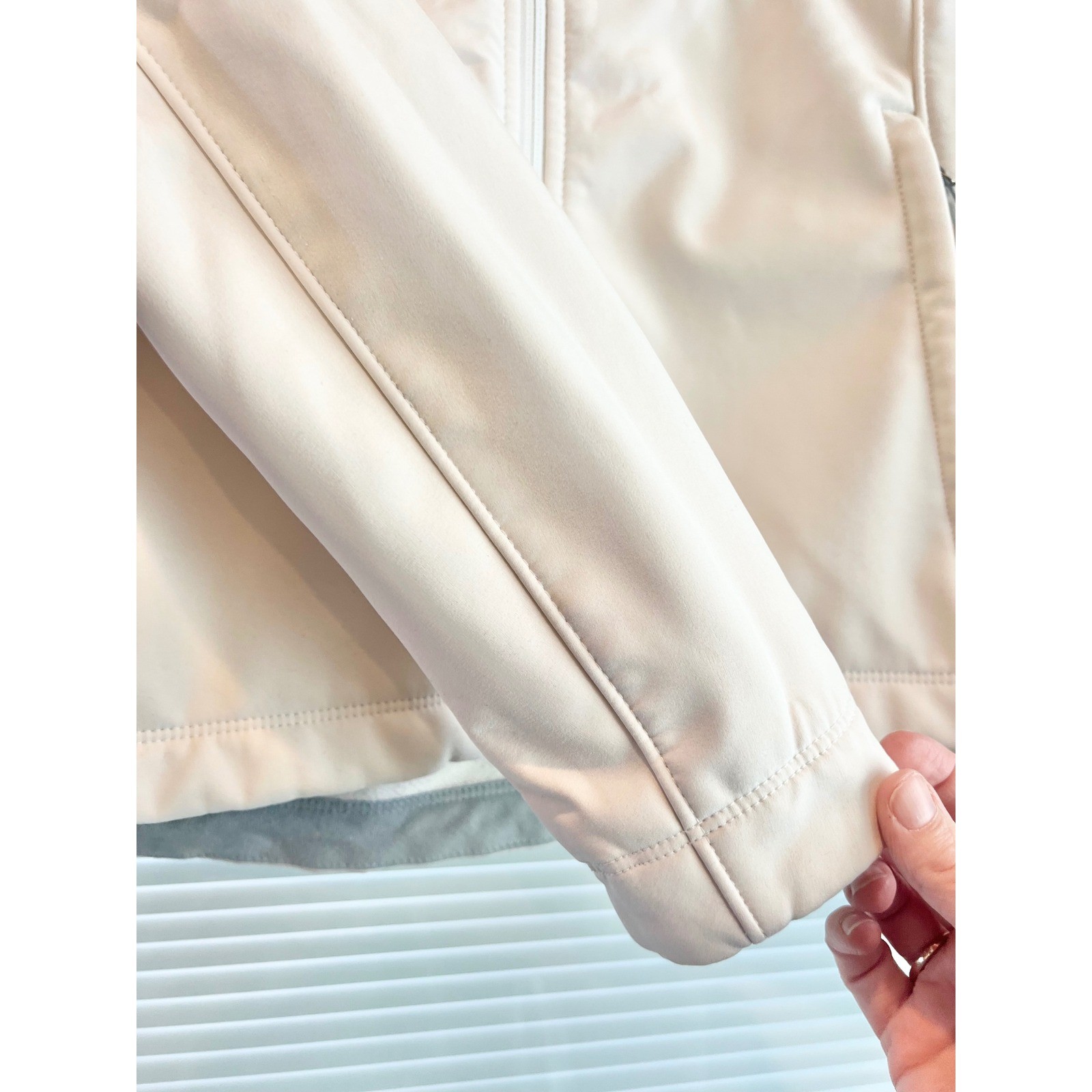 The North Face Women Ivory Zip Up Apex Bionic Softshell Size Medium thumbnail 4