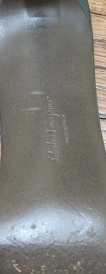 Sandálias Ferragamo tamanho 9 - Imagem 3 de 4