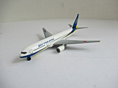 Modellflugzeuge 1:500 Herpa Wings Boeing 767 Skymark Airlines 512169