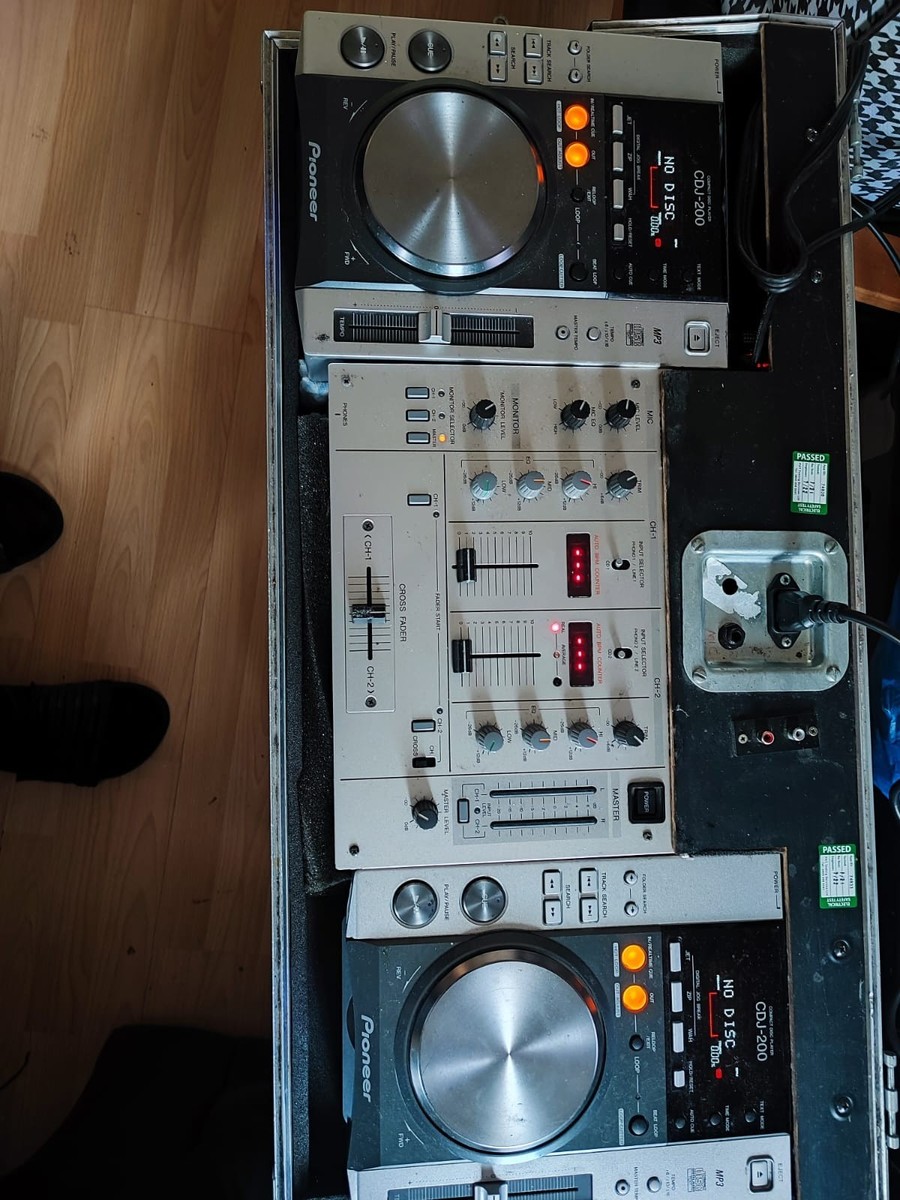 Pioneer CDJ-200 と BEHRINGER DJX700 のセット 楽器・機材 Pioneer CDJ-200 と BEHRINGER DJX700 のセット