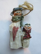 VINTAGE CARVED WOOD LOOK RESIN SNOWMAN CHRISTMAS ORNAMENT 2 3/4"