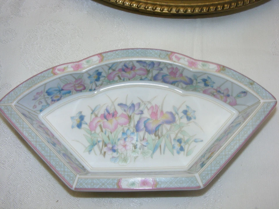 Vintage International Brass 15" Orderve Tray w 5 Porcelain Insert Bowls Japan - Image 3 of 4