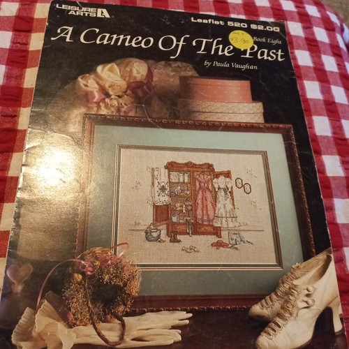 π Paula Vaughan Leisure Arts no 520 A Cameo Of The Past Cross Stitch 1987 Sgle
