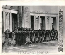 1958 Press Photo Soviet Army unit marches past War memorial, Berlin, Germany