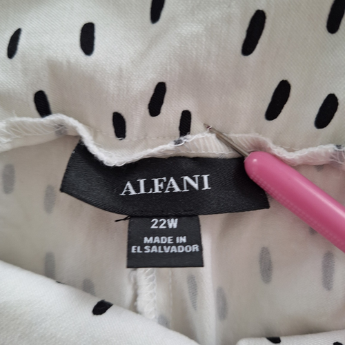 Pantalones ajustados Alfani para mujer 22W control de barriga blancos negros punto abstracto - Imagen 8 de 8