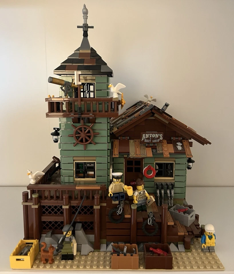 LEGO Ideas 21310 Old Fishing Store, foto 1 di 5
