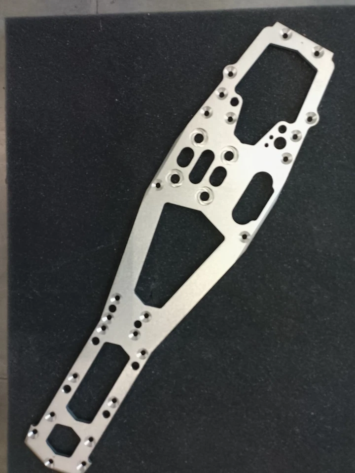 Châssis SERPENT IMPULSE 4 MM Fraisé. L'upgrade ultime pour votre impulse - Photo 2/4