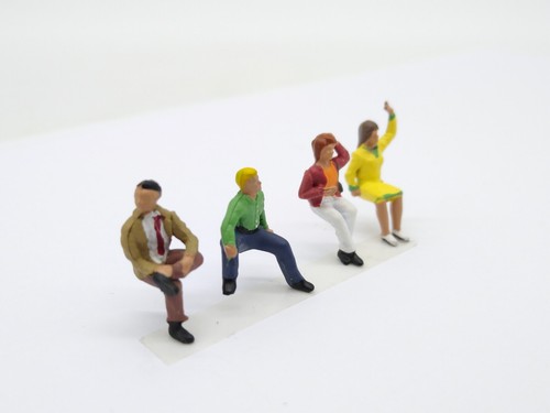 Woodland Scenics Sitting Figures - OO/HO - (Unused) Mint - Picture 5 of 6