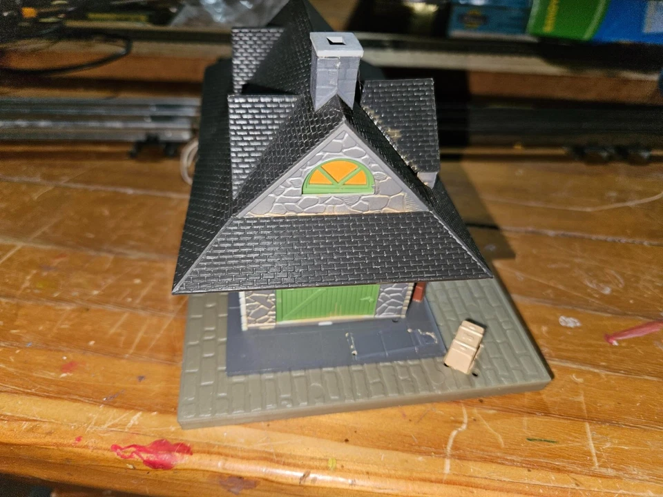 TYCO, ILLUMINATED PASSENGER STATION, SEE PHOTOS, UNTESTED LIGHT - Image 4 of 4