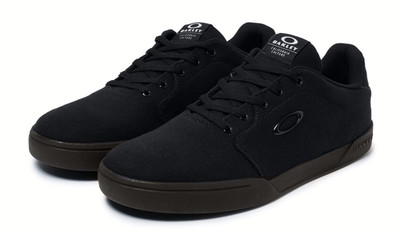 canvas flyer sneaker