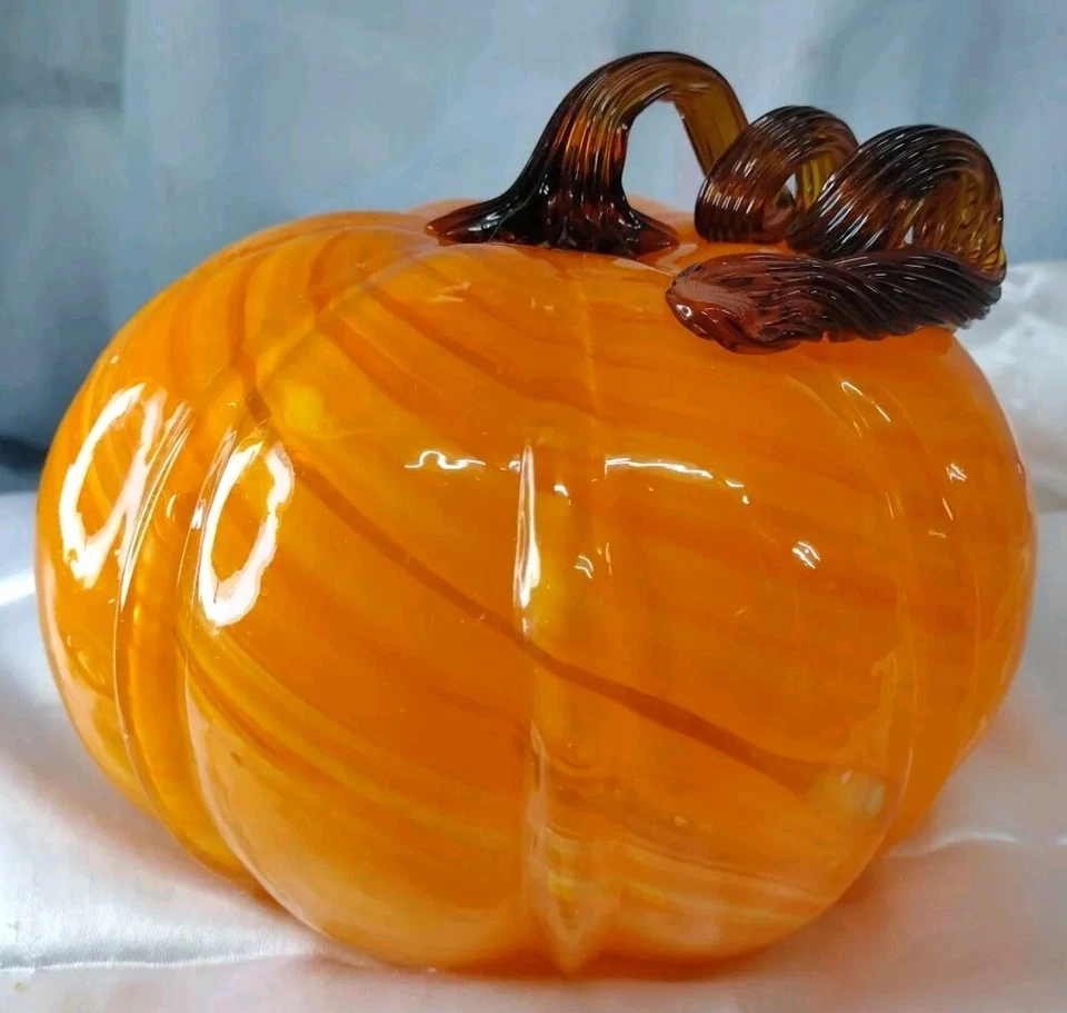 Arte Vidrio Calabaza Soplado a Mano Naranja Remolino Marrón Tallo Decoración 5.5" Alto X 7" Diámetro Foto 2 de 4