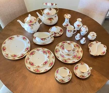 Vtg 1962 Royal Albert Old Country Roses Bone China England