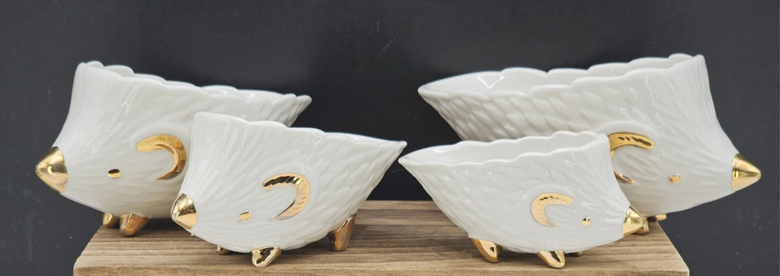 Anthropologie Hedgehog Set of 4 White/Gold Trim Ceramic Nesting Measuring Cups