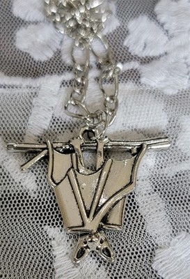 Victorian Trading Gothic Halloween Bat Necklace Silver 29C