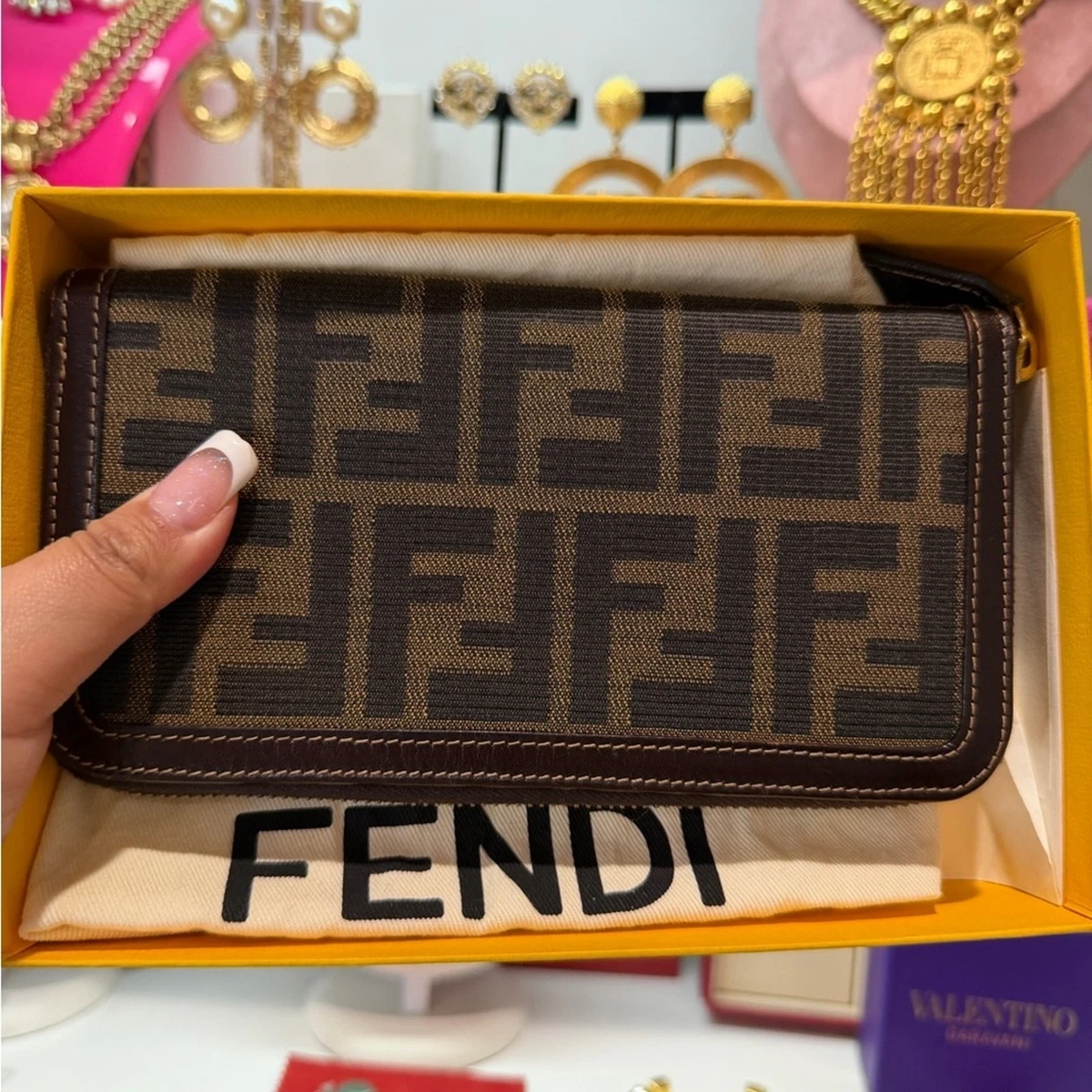 小物 FENDI Zucca Pattern Compact Wallet Fendi Zucca Wallet In Women's Wallets for sale | eBay