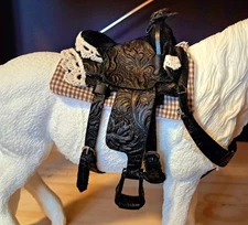 Model Horse [Breyer Traditional] CUTE BLACK WESTERN SADDLE *Handmade with love*