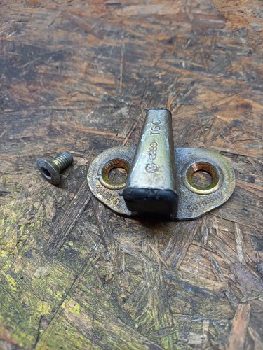 VW Corrado Fangbolzen Heckklappe Zapfen G60 16V VR6 Turbo 2,0l