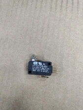 V7-1C17D8-201 Micro switch 1 NO 1 NC 1 COM Terminal