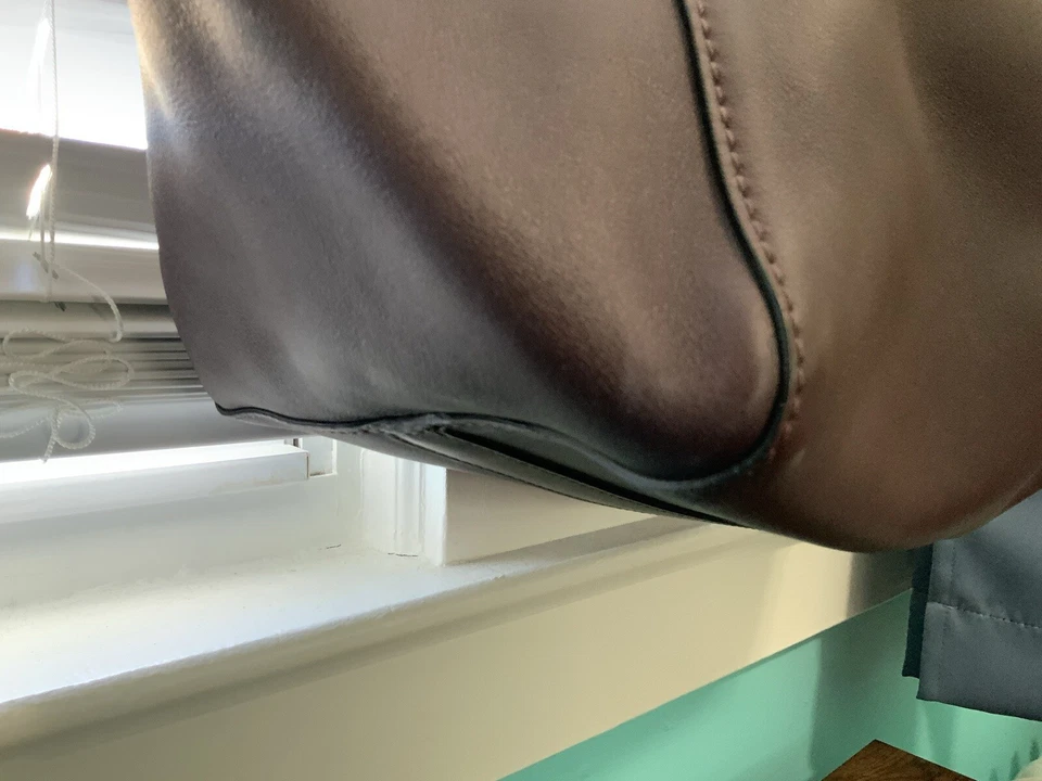 BURBERRY ПОДЛИННЫЙ ГЛУБОКИЙ БОРДОВЫЙ КРАСНЫЙ ГЛАДКАЯ КОЖАНАЯ СУМКА С КОРОТКИМИ РУЧКАМИ - Изображение 2 из 4