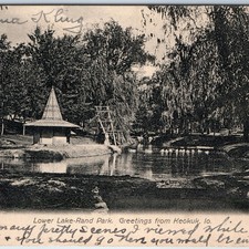 c1900s Keokuk IA Saluti Rand Park Lago Inferiore Pagoda Gazebo Alberi Cartolina A26