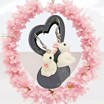 Ohrringe ''Bunny Love'' - kleine weiße Hasen Harz - Stahlhaken