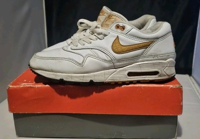 VINTAGE NIKE AIR MAX   ORIGINAL WHITE/ Gold  OG 87 ,90 ?   Size 8 