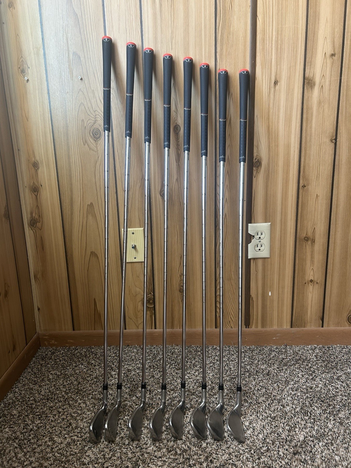 Taylormade M6 Iron Set 4-AW (Attack Wedge) / KBS Max 85 Regular Shafts
