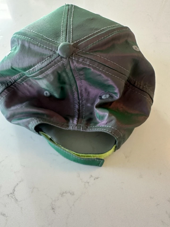 Sombrero estilo surf interplanetario vintage años 90 equipo corporal gorra púrpura verde camaleón Foto 2 de 4