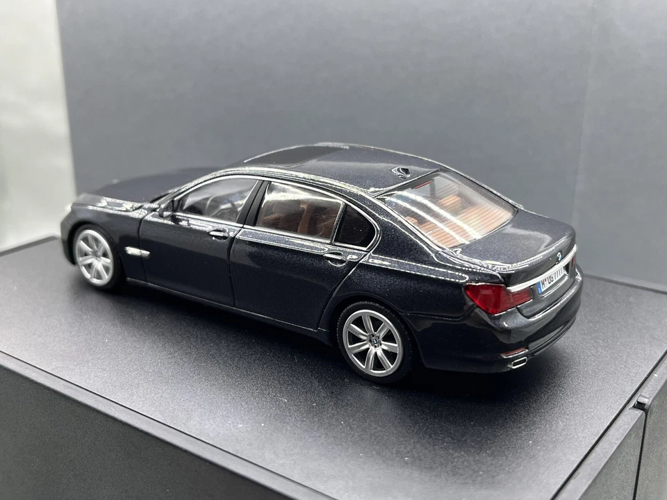 🇺🇦 1:43 Minichamps BMW 750Li F02 2008 - 2012 1/43 7er largo Foto 3 de 4