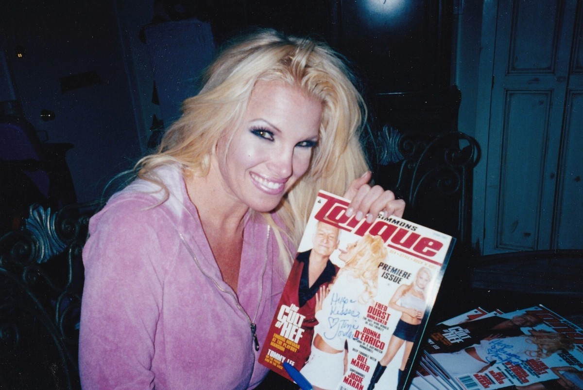 Tina Jordan Signed Spring 2002 Tongue Magazine Premiere Issue BAS