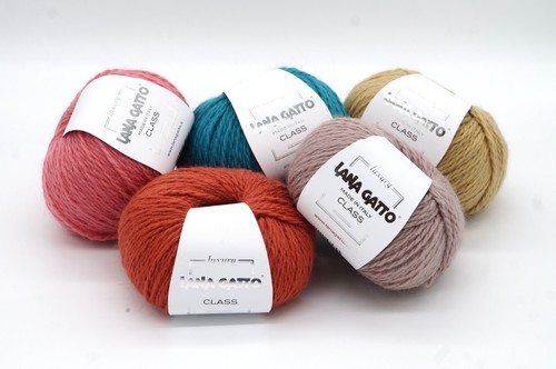 Italian knitting yarn Lana Gatto Class, a blend of merino wool and angora, 50 g - Picture 1 of 16