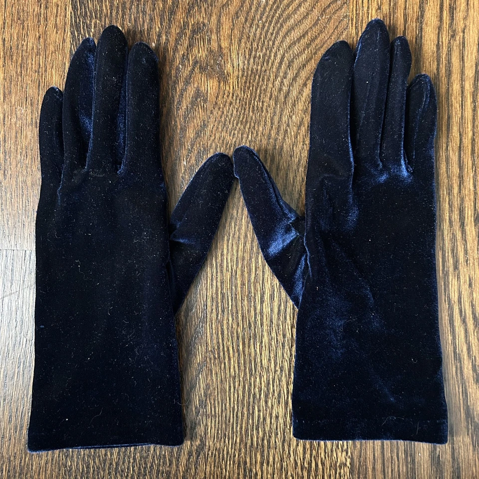Elegantes guantes de terciopelo azul Foto 2 de 4