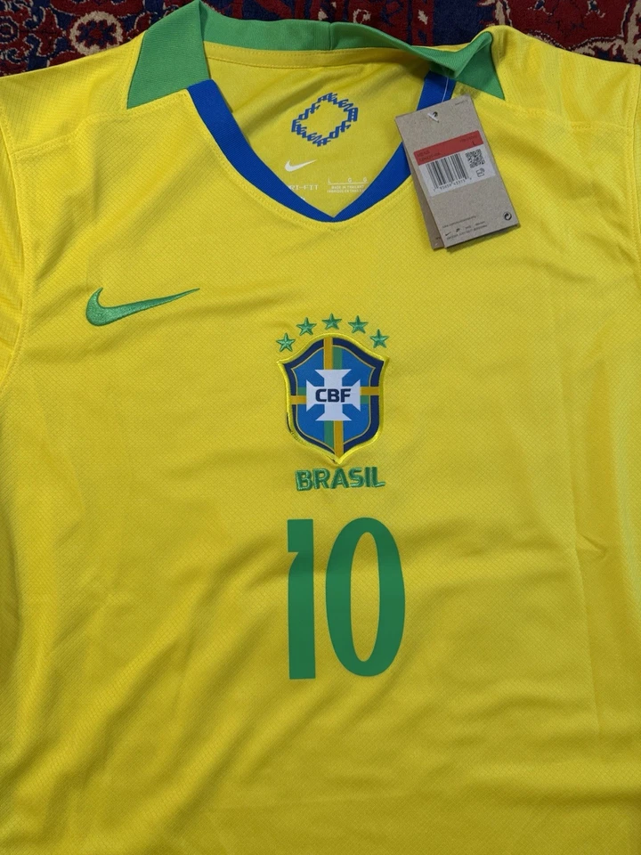 Nueva camiseta de fútbol de la Copa Mundial de Neymar de Brasil Foto 2 de 4