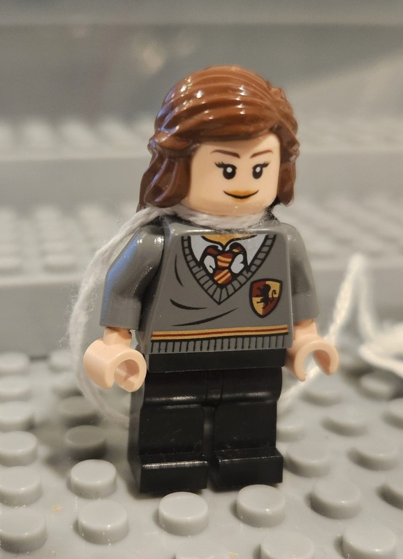 LEGO Minifig hp095  Hermione Granger - Gryffindor Stripe and Shield Torso  Lot42