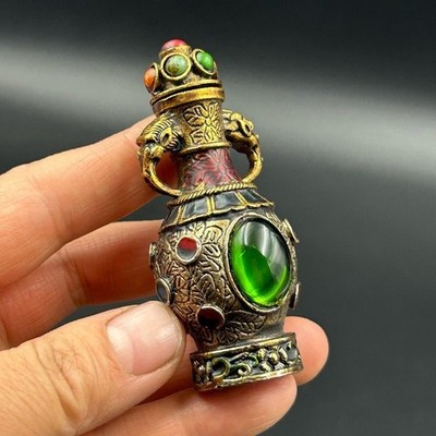 Collectible Tibetan small bottle snuff bottles with green gemstone inlaid handle