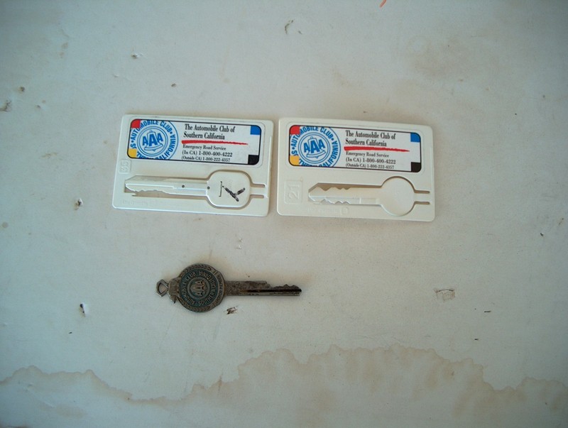 VTG AAA CALIFORNIA KEY AND 2 PLASTIC KEY CARDS
