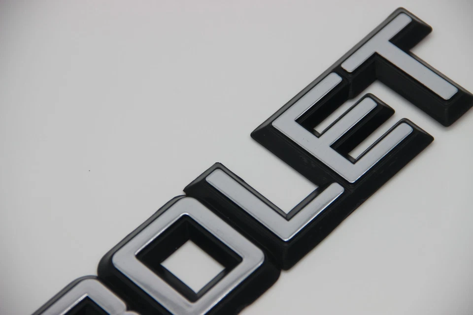 1981 - 1987 年雪佛兰皮卡车和西装外套尾门装饰面板徽章 — 第 4/4 张图片