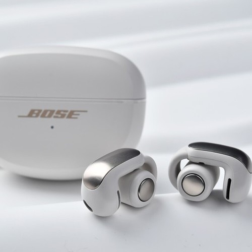 Bose Ultra Open-Ear True Wireless Bluetooth Earbuds in Black: Noise Canceling - Zdjęcie 3 z 18