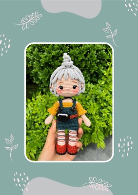 HÄKELANLEITUNG PAPIERKOPIE MÄDCHEN IN LATZHOSE MIT GÜRTELTASCHE AMIGURUMI PUPPE 165
