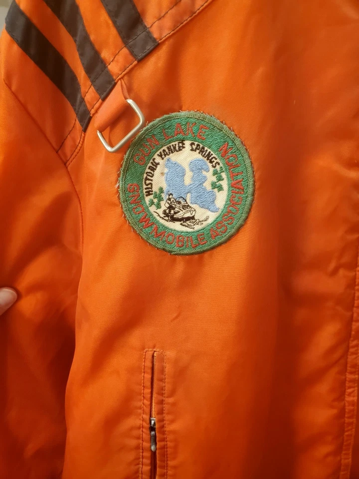 Chaqueta Moto-Esquí De Colección Años 70 Gun Lake Michigan Parche Asociación Motos de Nieve Foto 2 de 4