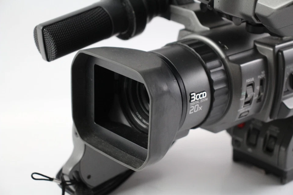 Sony DSR-PD200P 3CCD Vintage DVCAM Pro Video Camera w/ Carry Bag - Image 3 of 4