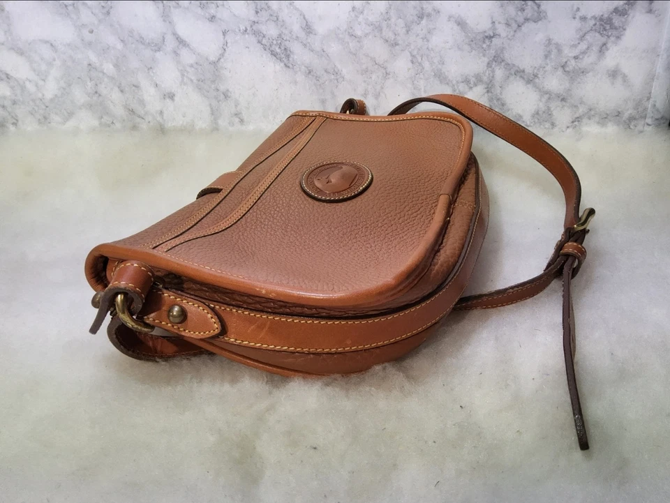 vintage Dooney Bourke Vintage Brown Kilty Crossbody Wallet Bag pebbled Leather  - Image 2 of 4