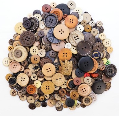 TCOTBE 600 Pcs Assorted Wooden Buttons Mixed Colors Coconut Shell